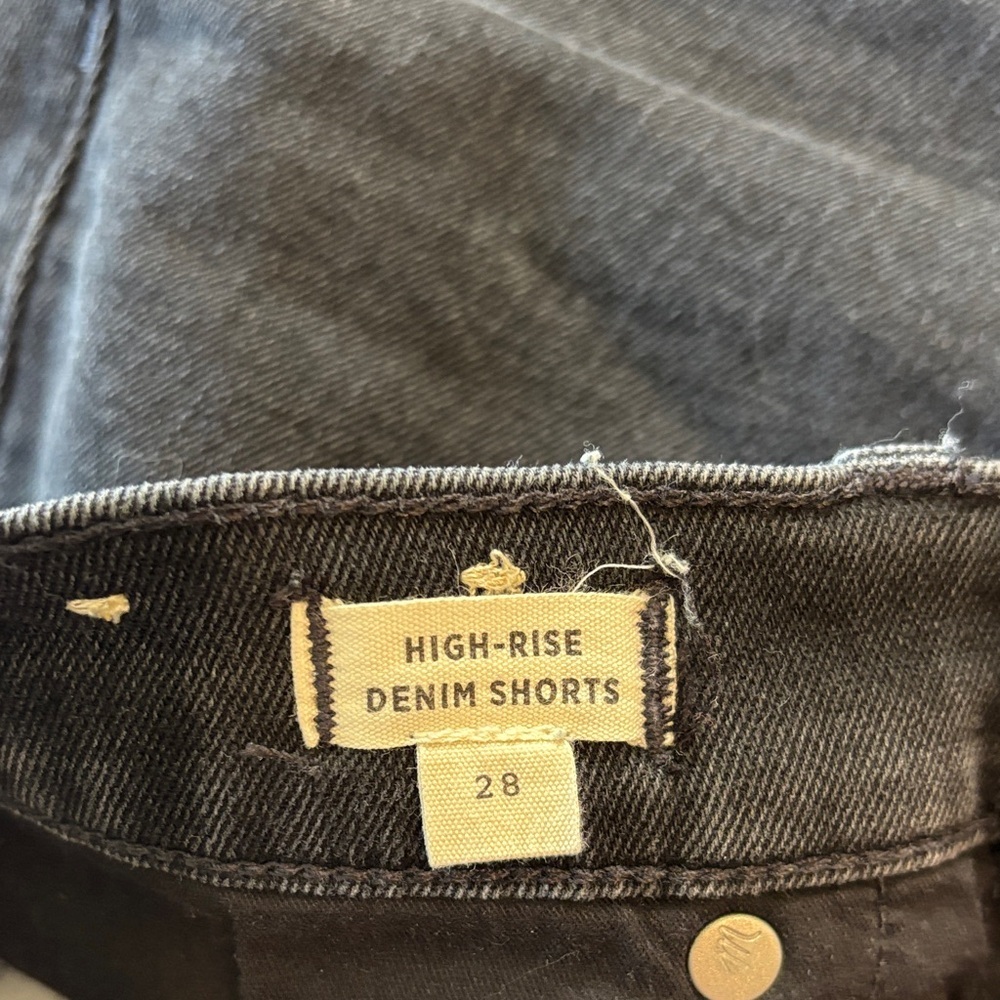 Madewell 28 High rise denim shorts with distressed hem- black - Picture 7 of 8